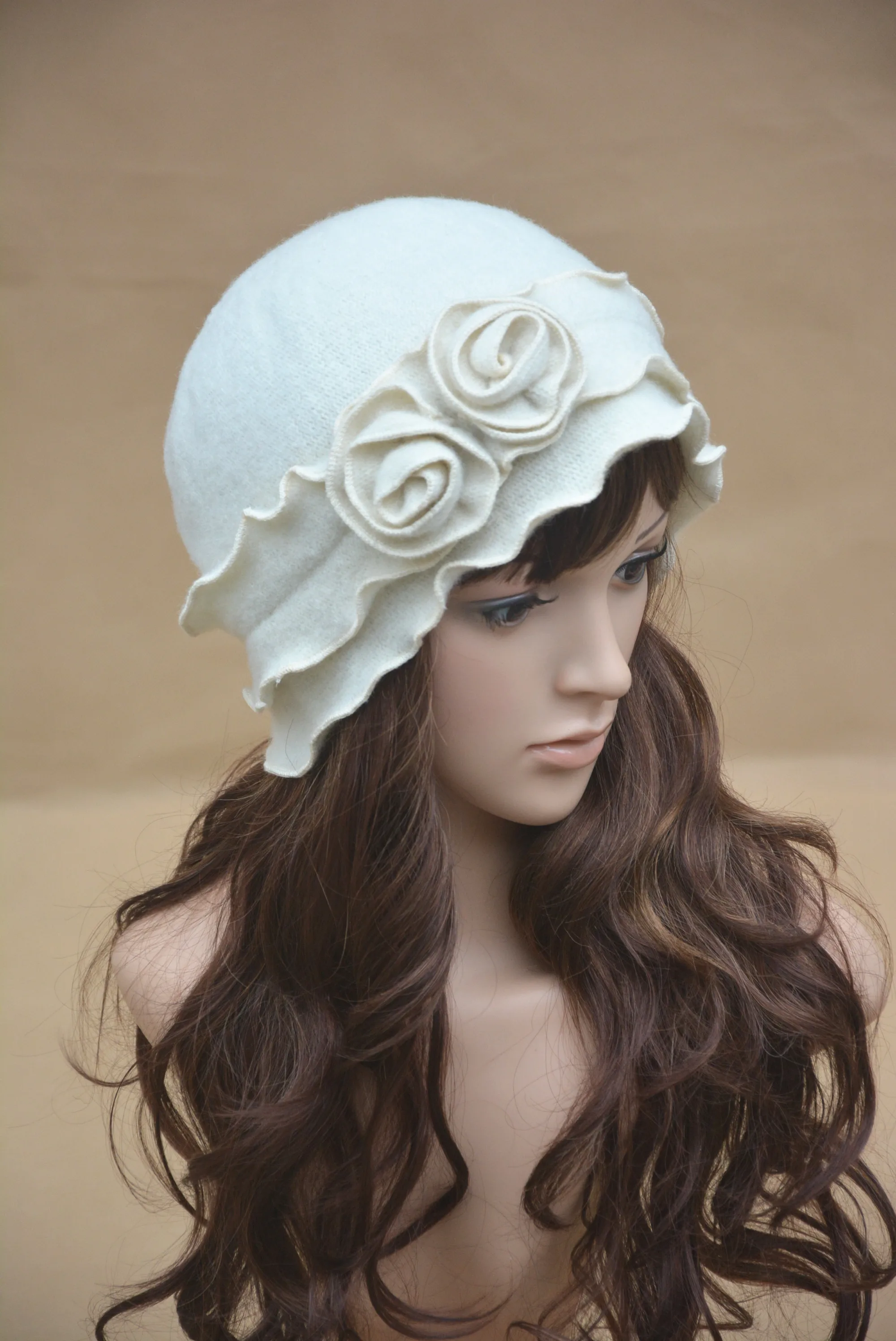Lawliet Wintermütze, Damen-Beret, 1920er-Jahre, GATSBY-Stil, einfarbig, mit zwei Blumen, Wollmütze für Damen, Damen-Haube, gehäkelte Mütze, A285. – Detail 5