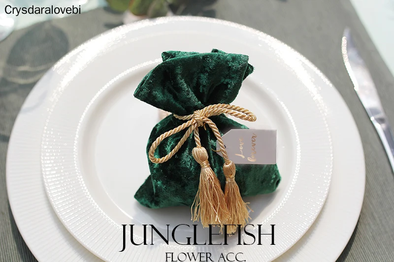 20/10pcs Green Velvet Wedding Candy Boxes with String and the Cards 9.5*12cm Luxury Gift Pouches Event Party Supplies Favors Bag