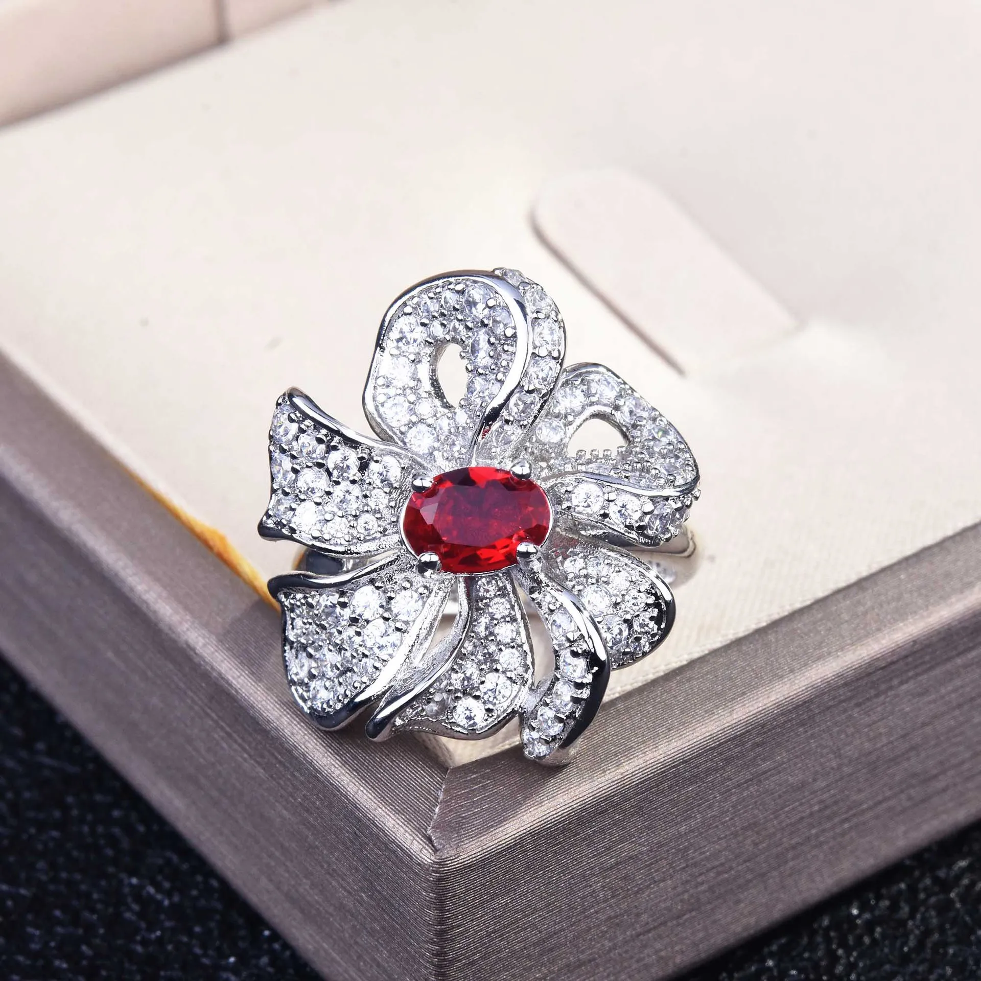 

QTT Fashion Flower Crystal Engagement Finger Ring Women AAA Red Zircon Stone Silver Color Ring 2022 Wedding Trend Female Jewelry