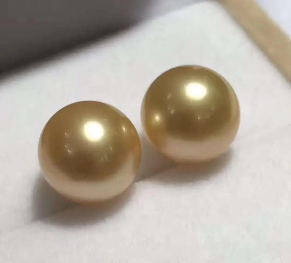 charming pair of 10-11mm south sea round gold pearl earring 18k