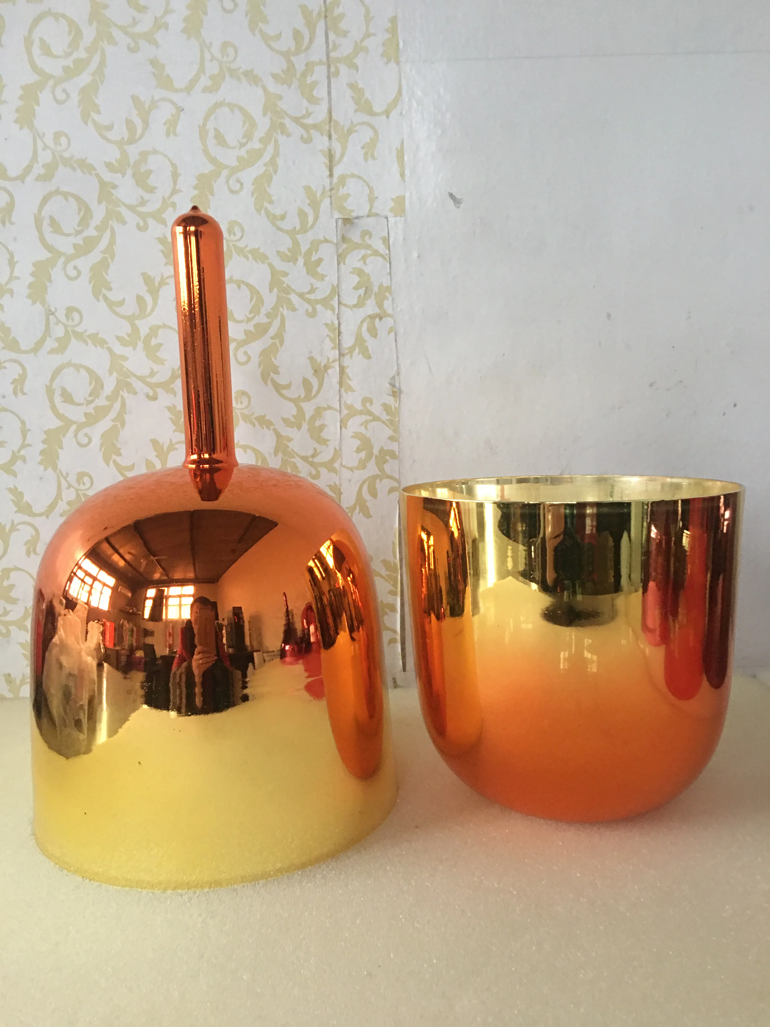 2 pcs of crystal singing bowls, one 3th octave G with hanlde & A note,perfect pitch, 432HZ