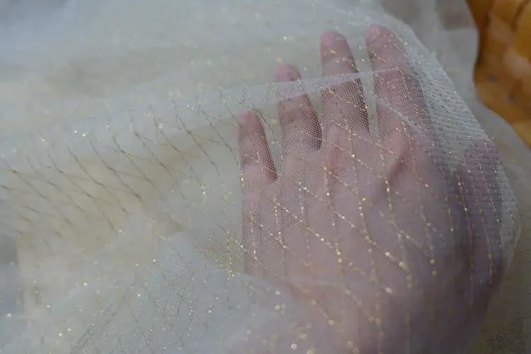 150cm Wide 1meter/lot Thin Tulle Fabric Veil Lace Fabric Material Grid Black White Gold Silver Thread Decoration X1087