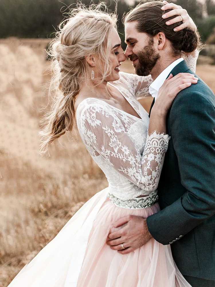 Rustic Lace Two Piece Wedding Dress 3/4 Sleeves Tulle Backless Buttons Plus Size V Neck Sequined Sash Photography Bridal Gowns