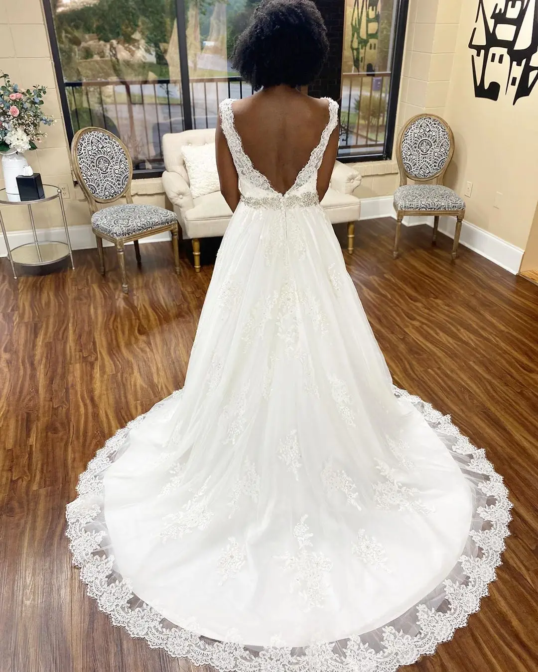 Vestido de casamento africano com decote em v apliques cristal diamante lacve uma linha botão traseiro vestido de noiva noiva feito sob encomenda