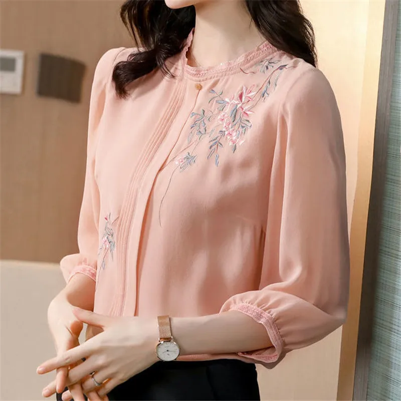 Summer Style Chiffon Elegant Women Casual Loose Shirts Temperament O-Neck Fashion Embroidery Blouses Tops Blusas MM0447