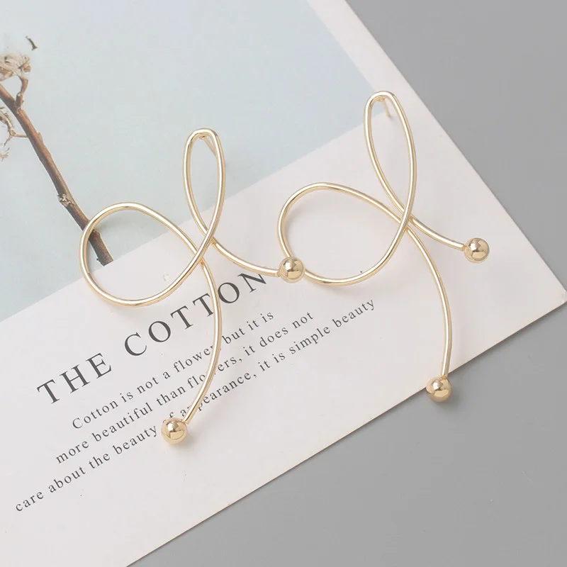 Big Stud Earrings Gold Color Hollow Bow-knot Earrings for Women Personality Fashion Studs Girls Earrings aretes de mujer