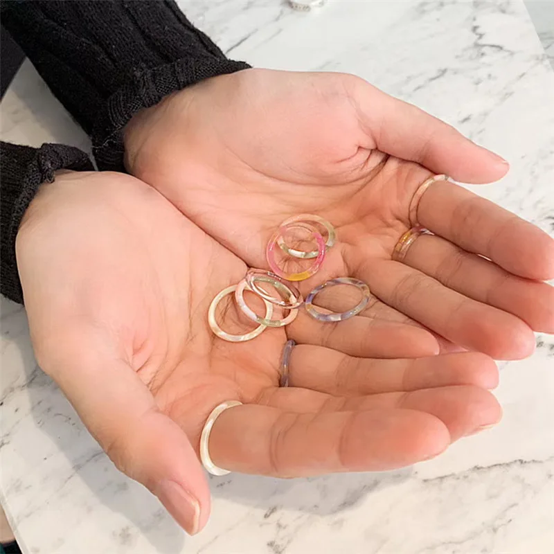 Neue koreanische ästhetische bunte Harz-Acryl-Ringe im Set für Damen – geometrische runde Ringe, temperamentvoller, vielseitiger Schmuck als Geschenk – Detail 12
