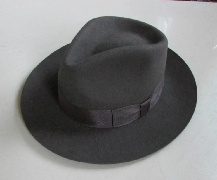 B-8130 Lady 100% Wool Derby Fedoras Cap Felt Billycock Hats Winter Fashion Bowler Hat Wool Fedora Trilby Hats New Feather Hat