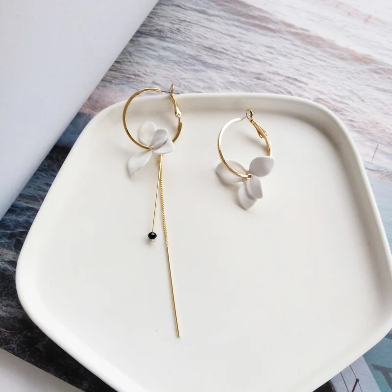 925 Silver Needle New Asymmetrical Earrings Metal Circle Gold Color With White Flower Single Chain Dangle Drop Earrings Gifts