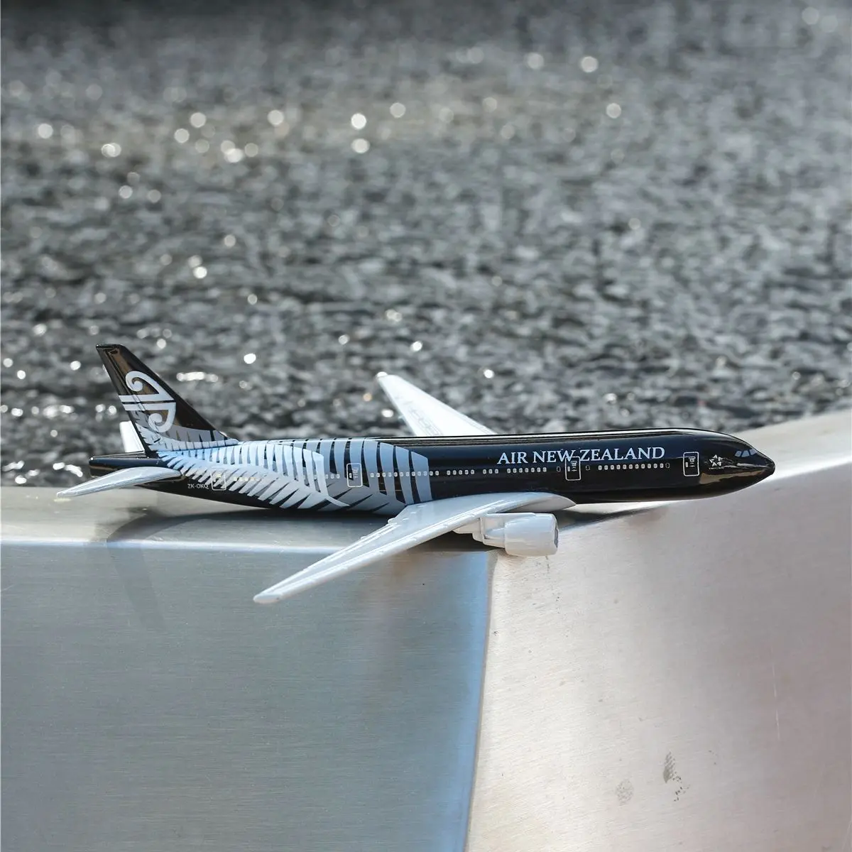 Scale 1:400 Metal Aviation Replica New Zealand B777 Airlines Boeing Aircraft Model Airplane Diecast Collection Miniature Toys