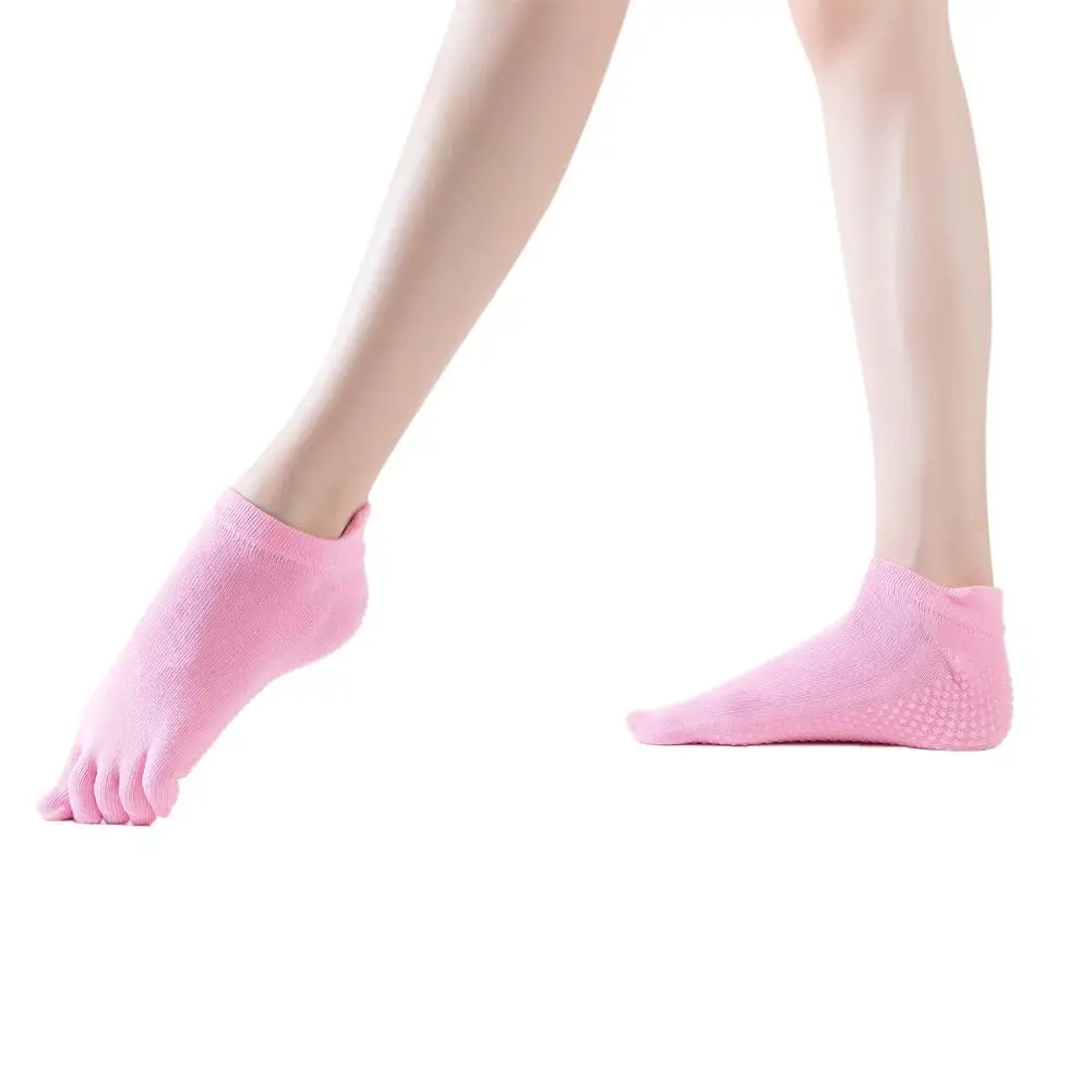 

lady Yoga split Toe Socks Thin Low-top Five Finger Non-slip Socks solid color woman summer breathable dance split toe socks