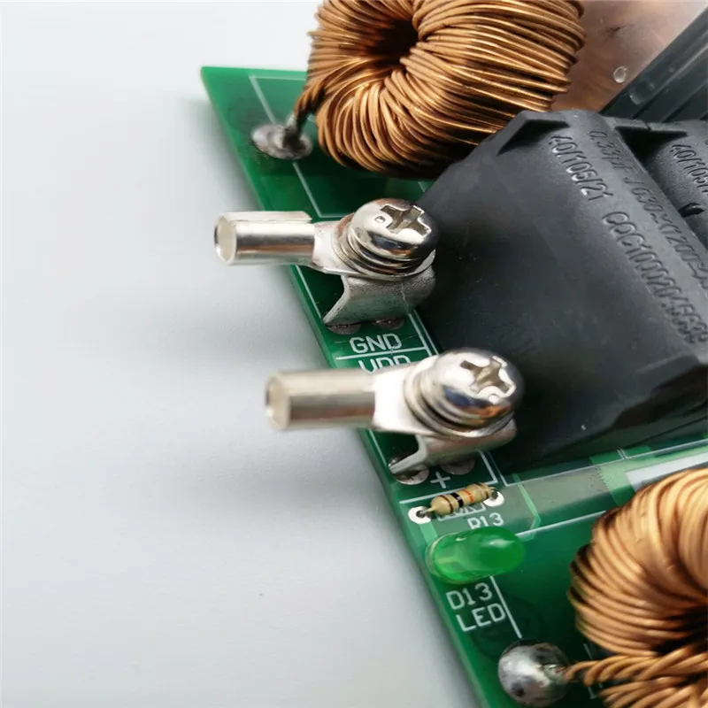 Terminale di saldatura in ottone PCB-9 a vite a quattro pin M5, supporto per piastra di base autofilettante a forma di U con colonna metallica