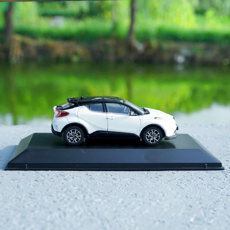 High quality original 1:43 Toyota C-HR alloy model,simulation birthday collection gift,die-cast metal model,free shipping