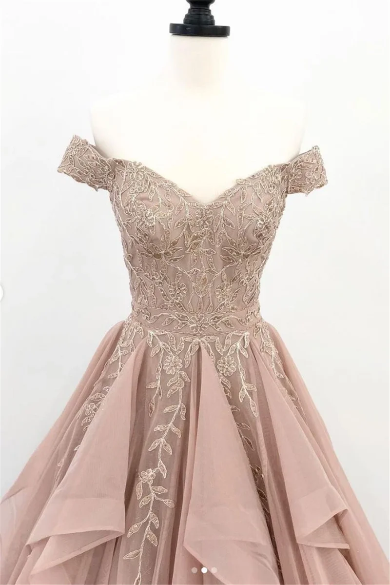 Dusty Pink Prom Dress Off Shoulder Pailletten Applique A-lijn V-hals Tiered Tulle Floor Lengte Avondjurk Платья Знаменитостей