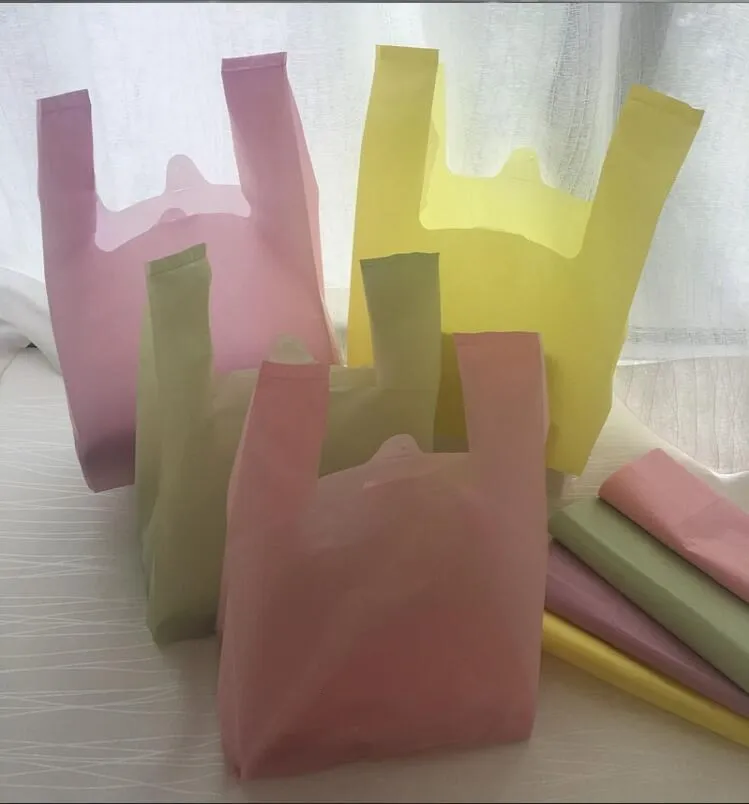 Portable Plastic Bag 50pcs Cake Wrapping Food Take Away Packaging Bags Colored Plastic Bag With Handle Supermarket Supply