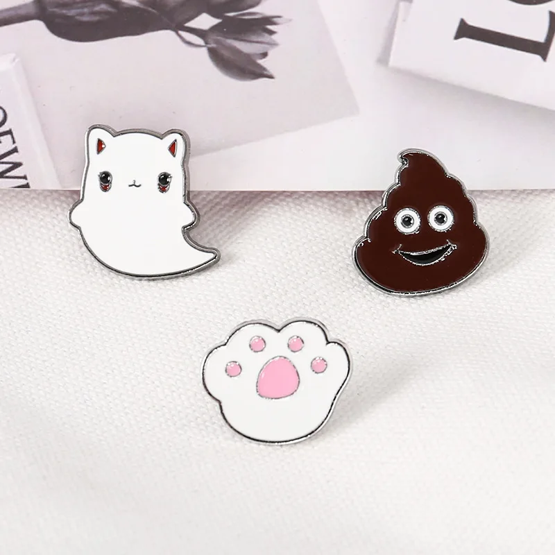 New style pins, creative girly cute cat's paw brooch, anti-glare buckle, alloy poo ghost ghost Apiao brooch, coat badge