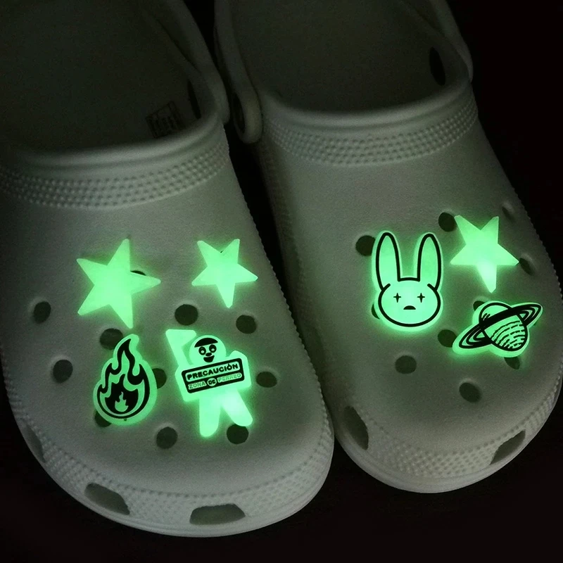 Breloques de chaussures en PVC, 1 pièce, mauvais lapin lumineux, yeux de jeu, étoile Noctilucent, accessoires de chaussures scintillants, bricolage, cadeau pour enfants