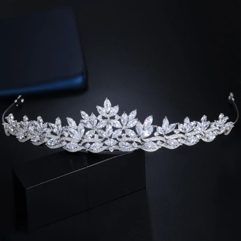 

Pera Noble Leaf Shape Cubic Zirconia Crown Tiaras Bridal Wedding Hairwear for Women Party Hair Accessories Jewerly H024