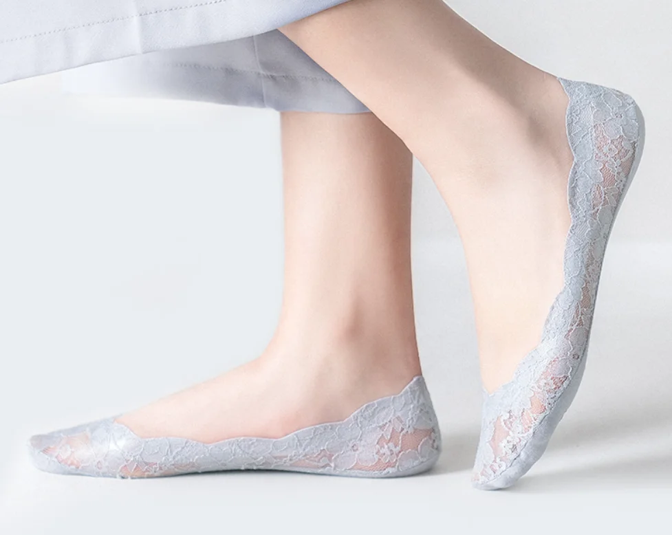 

Socks women's boat socks pure cotton bottom thin lace skin color silicone non-slip ladies shallow mouth invisible socks