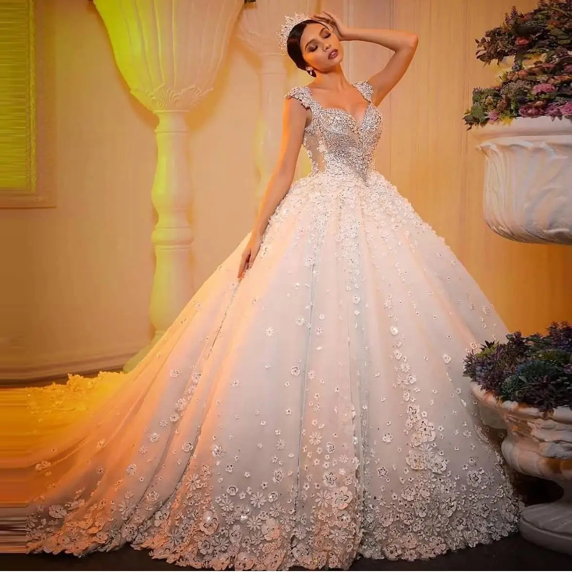 

2023 Luxury Crystals Beaded Dubai Wedding Dress Pretty 3D Flowers Pearls Sweep Train Saudi Arabic Bridal Gown Robe De Mariage