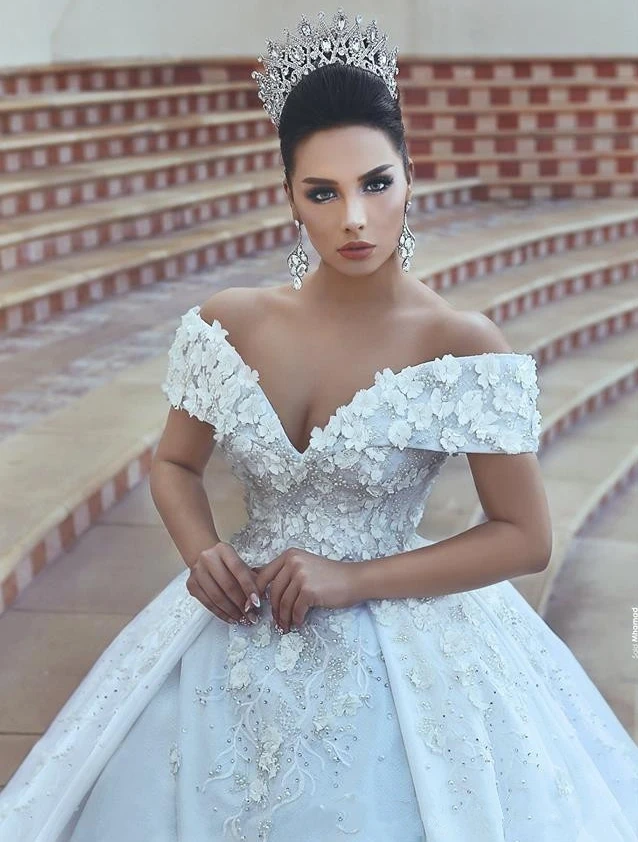 Abito da sposa arabo con spalle scoperte 2025 Abiti da sposa con perline di pizzo con applicazioni con strascico da 100 cm Fiori 3D Robe De Mariage personalizzato