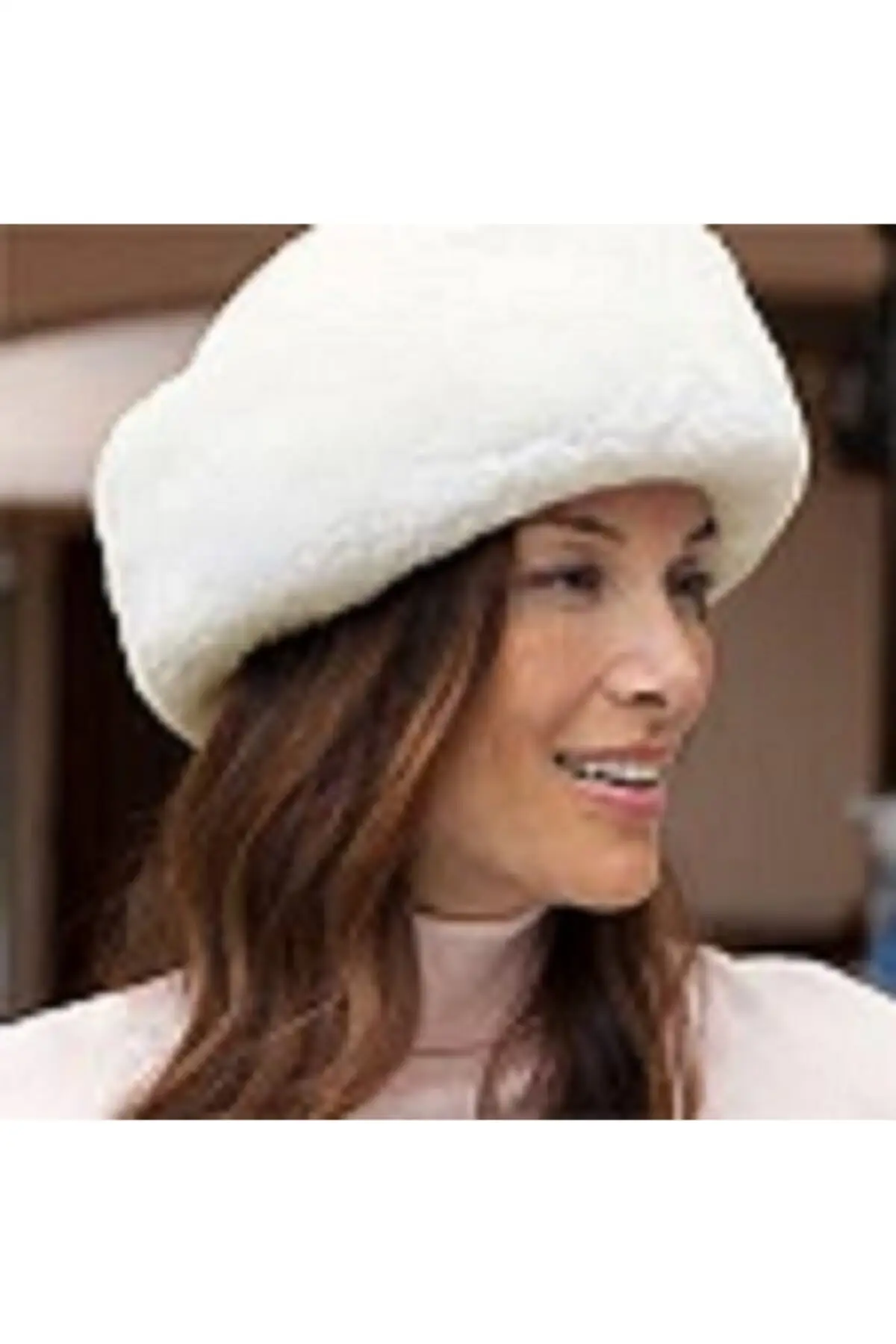 Women's White Fur Hat, White fur sheepskin and sheep fur.