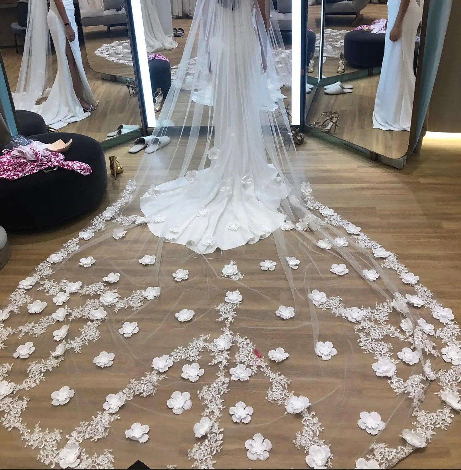 

Elegant 3/5 Meters Wedding Veils White/Ivory Long Lace Edge 3D Flowers Applique Cathedral Bridal Veil With Comb Accessories New