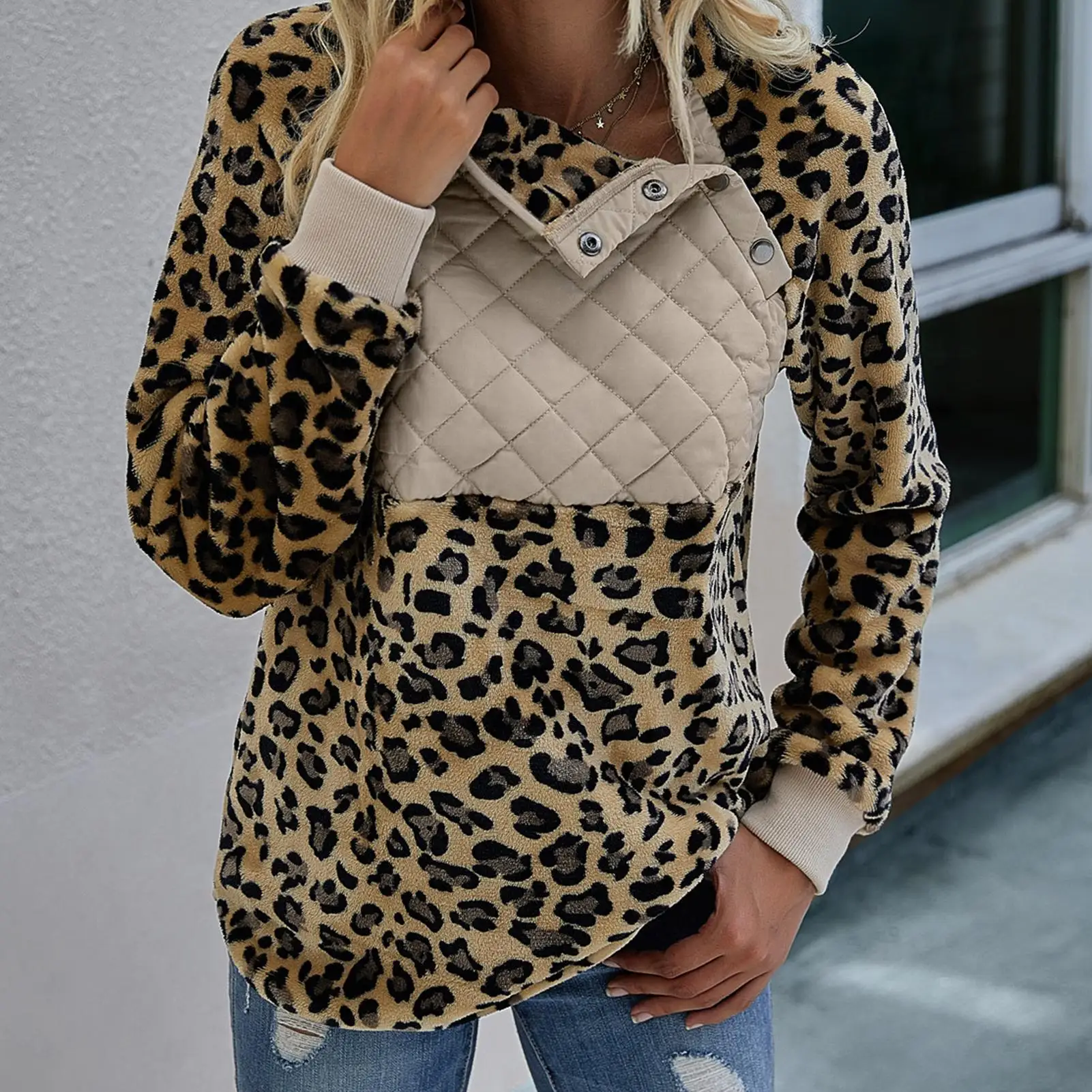 

Casual Women Hoodie Long Sleeve Leopard Plush Pullover Oblique Button Neck Warm Hooded Sweatshirt Women Clothing 2021 Autumn