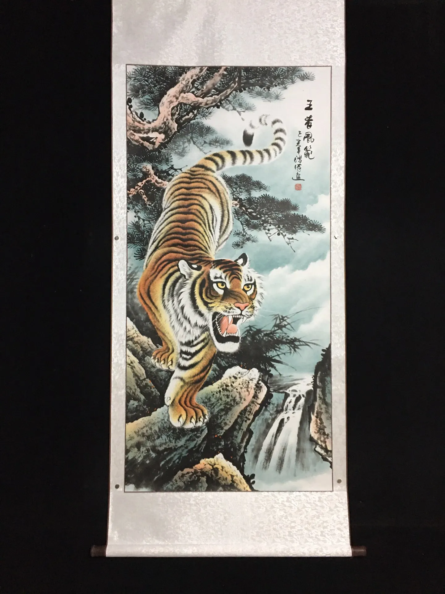 

Chinese painting four feet central scroll painting mountain tiger decoration painting has been mounted long volume painting mura