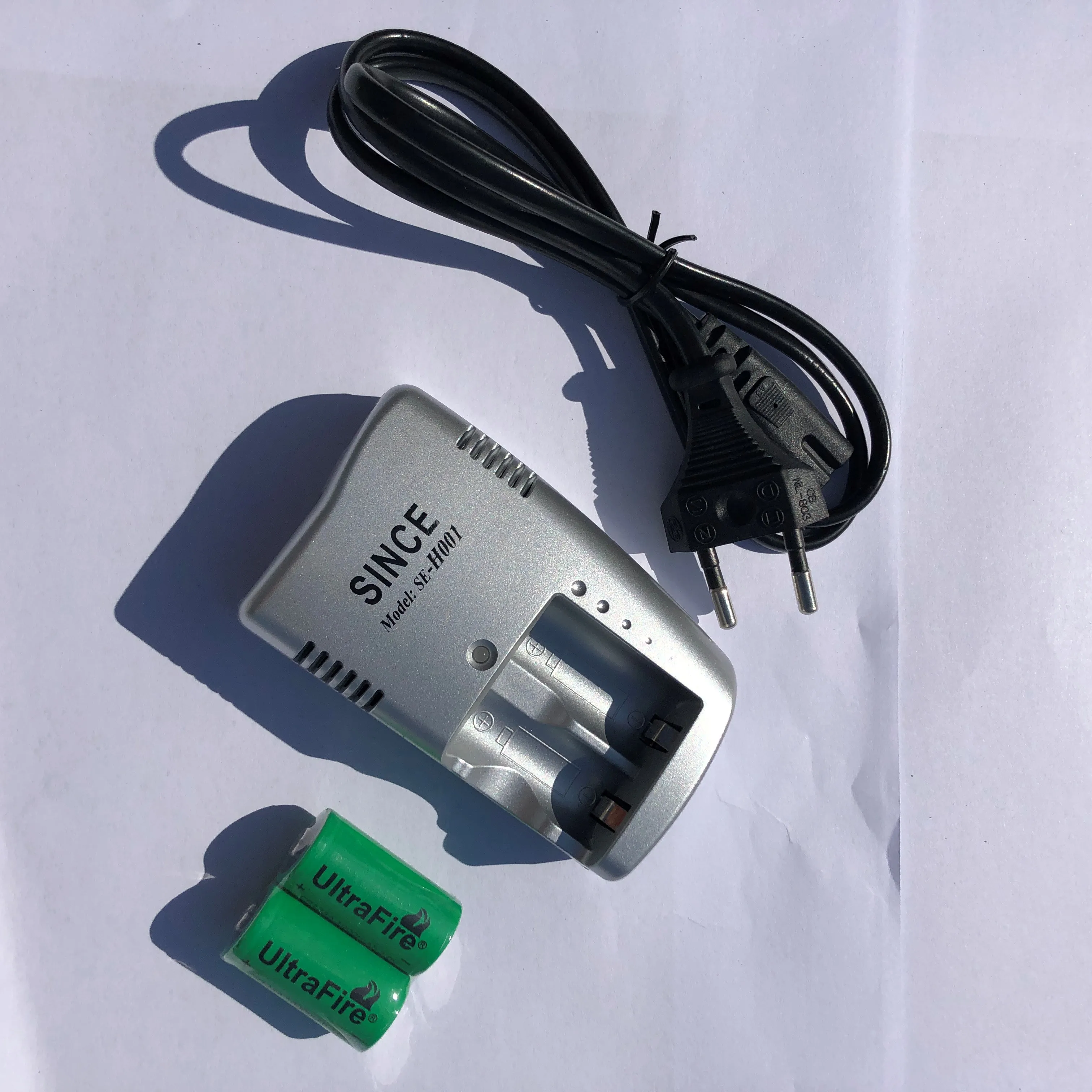 3 V CR123A Battery charger + 2 pcs. .. New 3 V 16340 battery section CR123A Battery Charger，Digital Camera Battery