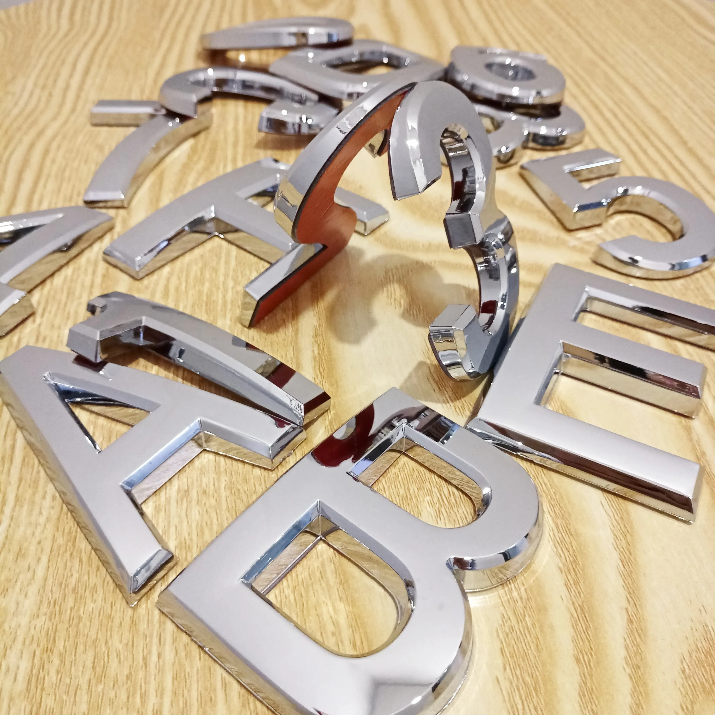 70mm 0123456789ABCDEF Wonzeal Modern Silver Plaque Number House Hotel Door Address Digits Sticker Plate Sign ABS Plastic