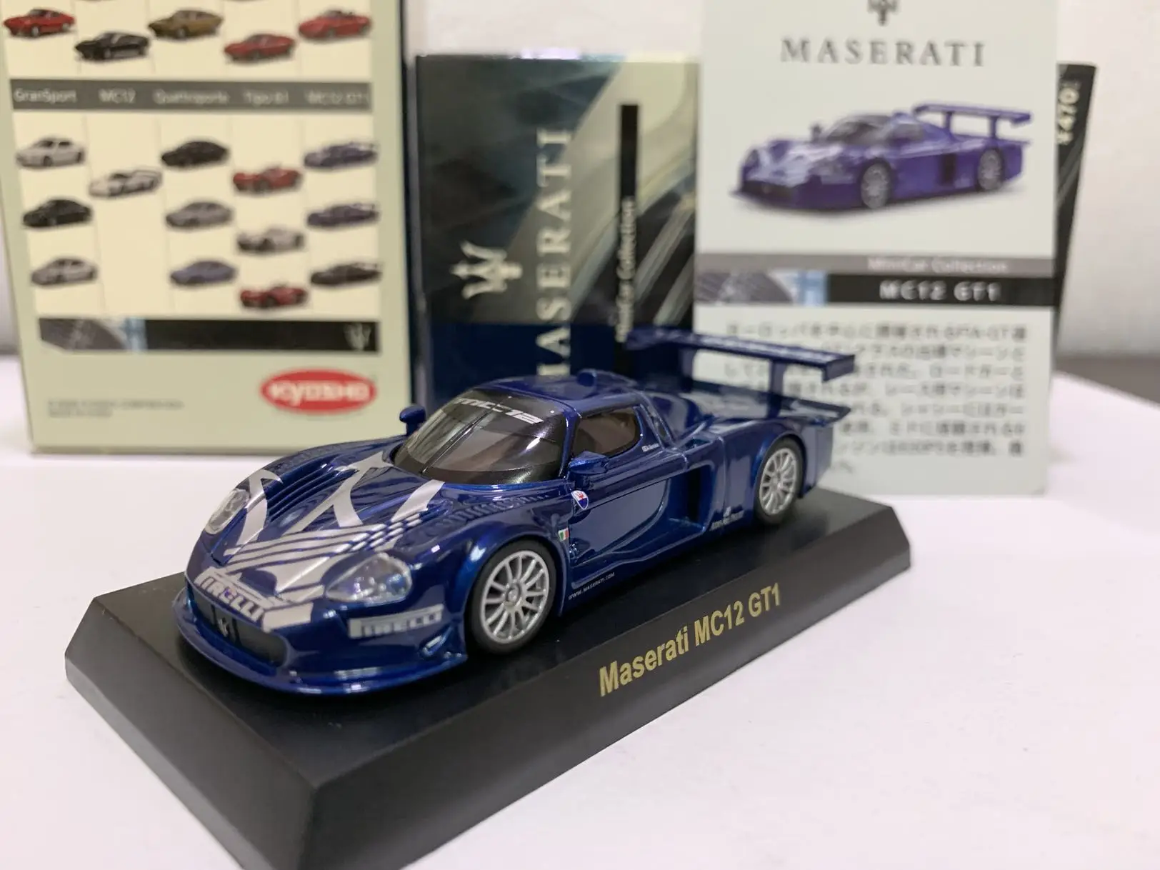 

KYOSHO 1:64 Maserati MC12 GT1 Collect die casting alloy trolley model