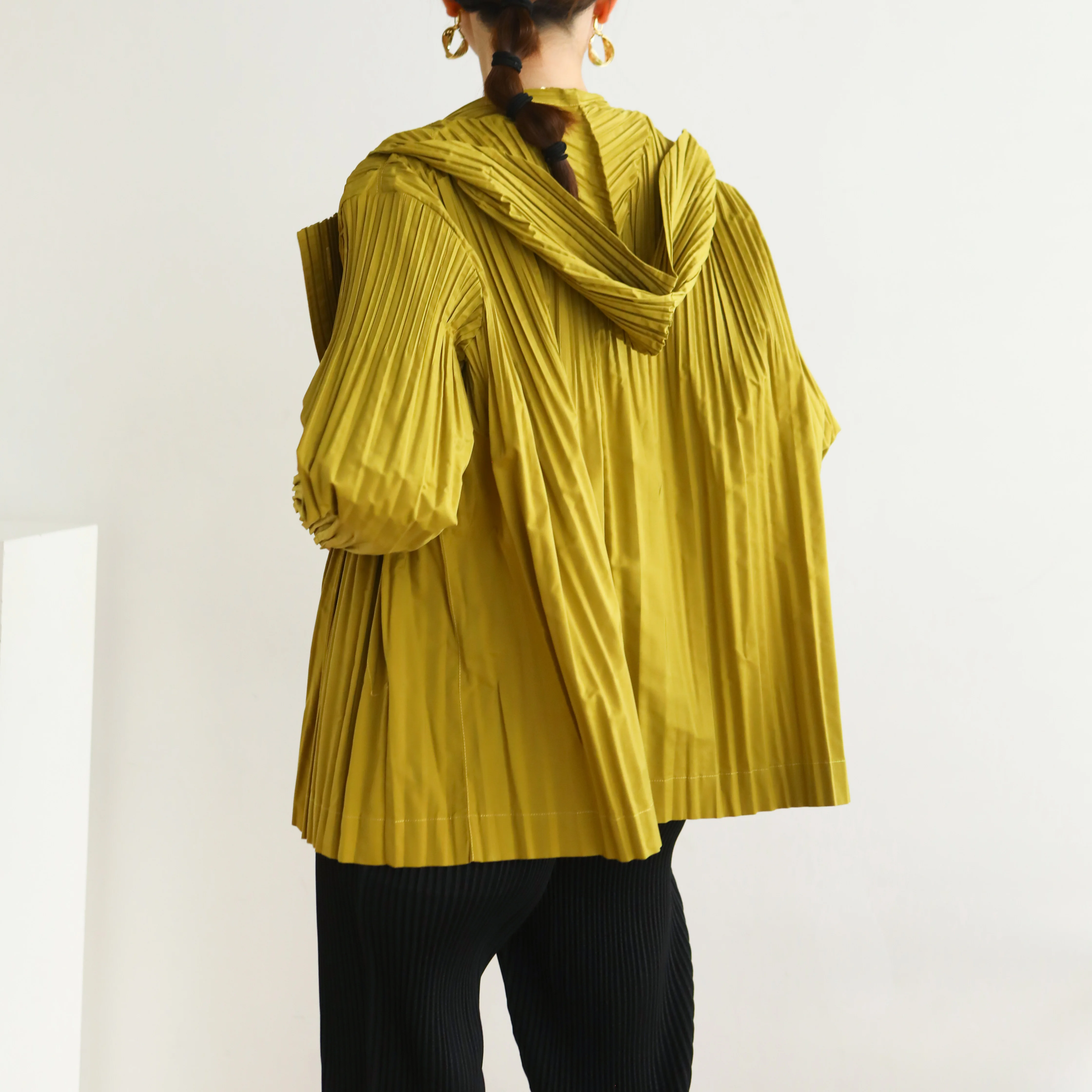 Autumn winter spring 2021 Miyake pleated all-match loose age-reducing oversized hooded trench coat