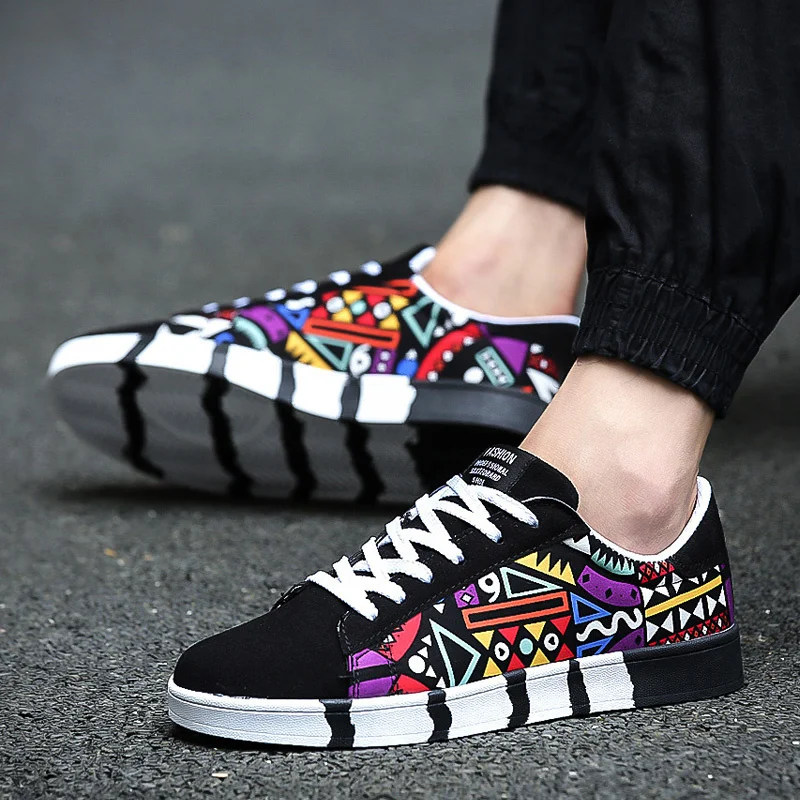 

Graffiti Canvas Men's Shoes Outdoor New Men Sneakers Casual Shoes Printing Fashion Flat Vulcanized Shoes Man zapatillas hombre