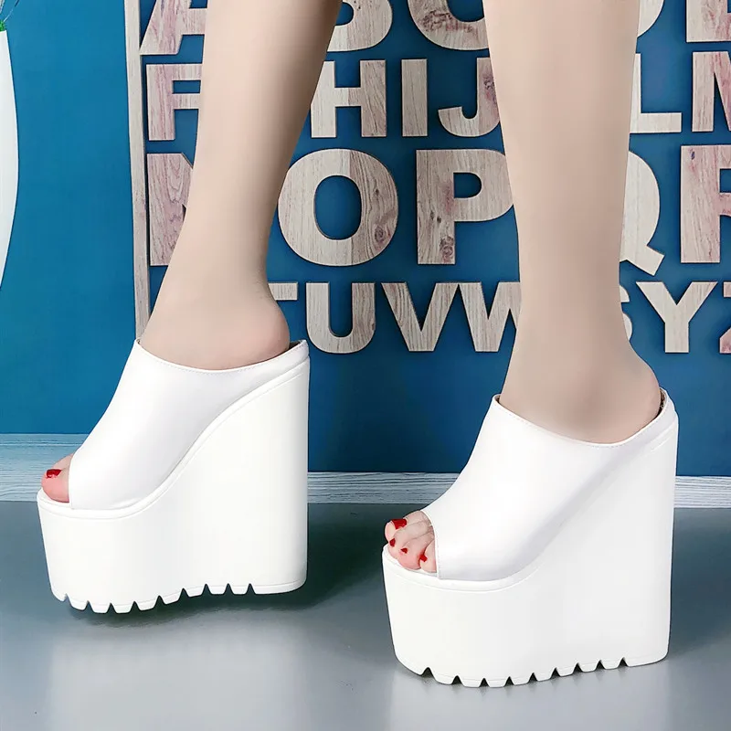 Descubre por qué las sandalias plataforma son la elección perfecta para tu estilo de verano