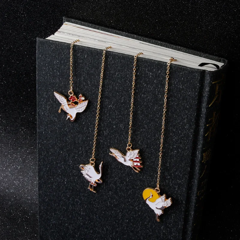 1Pcs Ancient Style Crane Metal Pendant Bookmark Beautiful Whale Book Holder Message Card Gift Stationery