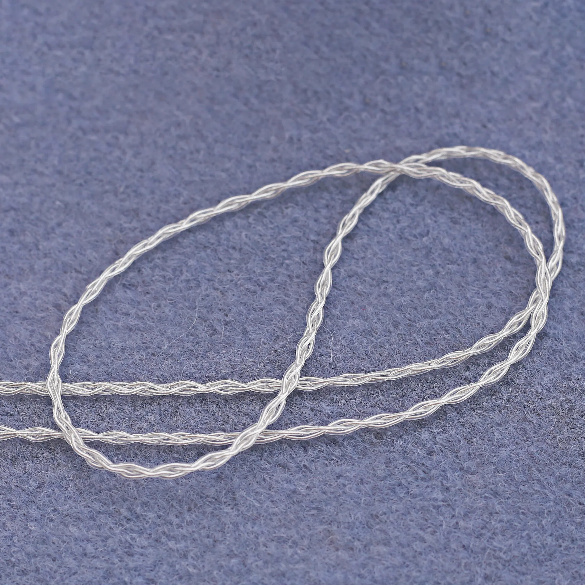 4 หุ้นเงินลวด 76 แกน 5 เมตร