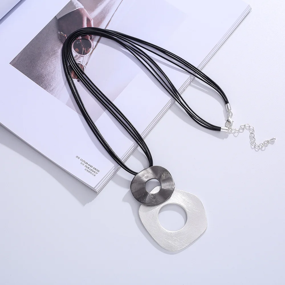 Amorcome Fashion – collier multi-brins en cuir noir avec pendentifs géométriques en métal, longue chaîne de pull, cadeau