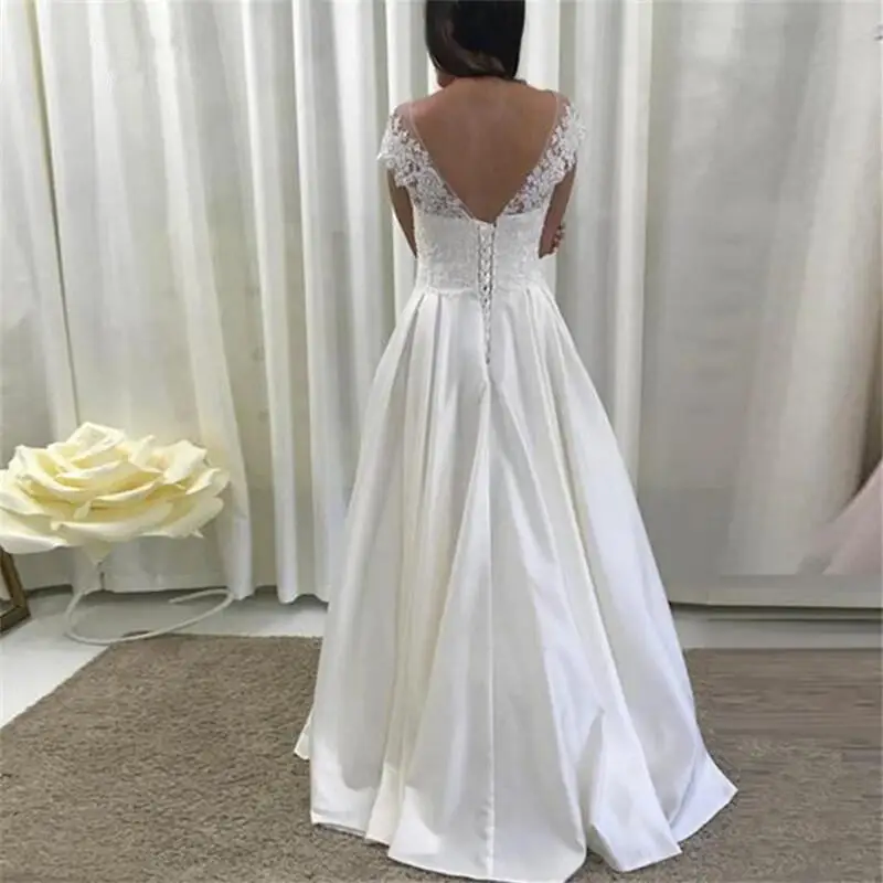 V-neck Wedding Dress Lace Applique Embroidery Bridal Gown Custom Wedding Dress Sweep Train Can Be Customized Color