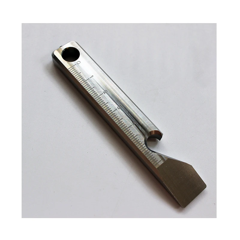 ล้อแม็กไทเทเนียมEDC Crowbarพวงกุญแจที่เปิดขวดขนาดMulti-Functionเครื่องมือ