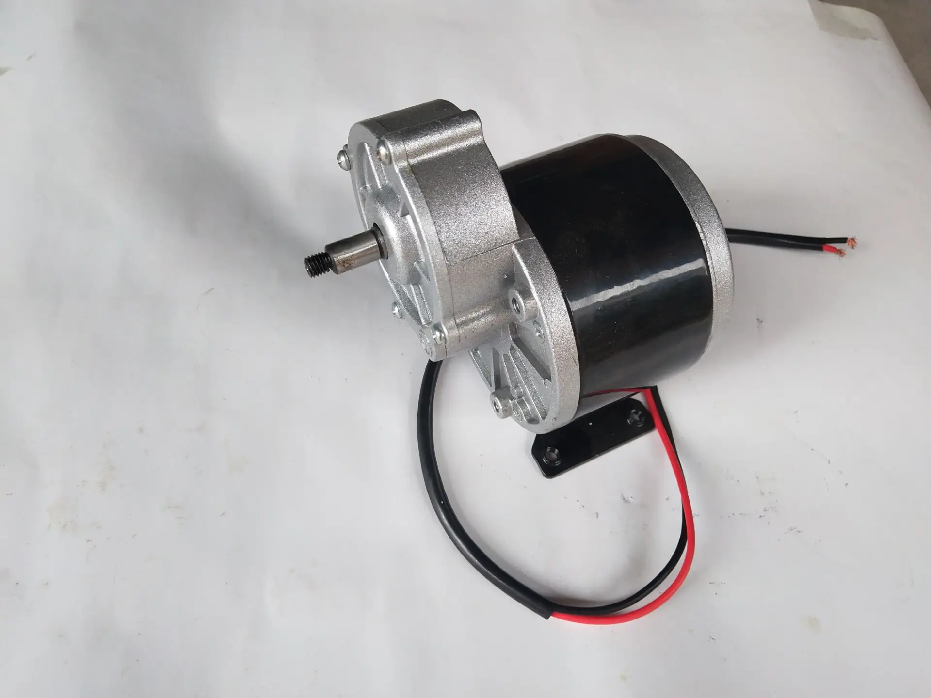 

The electric motor 12 v24v250w350w slowdown has brush MY1016Z2