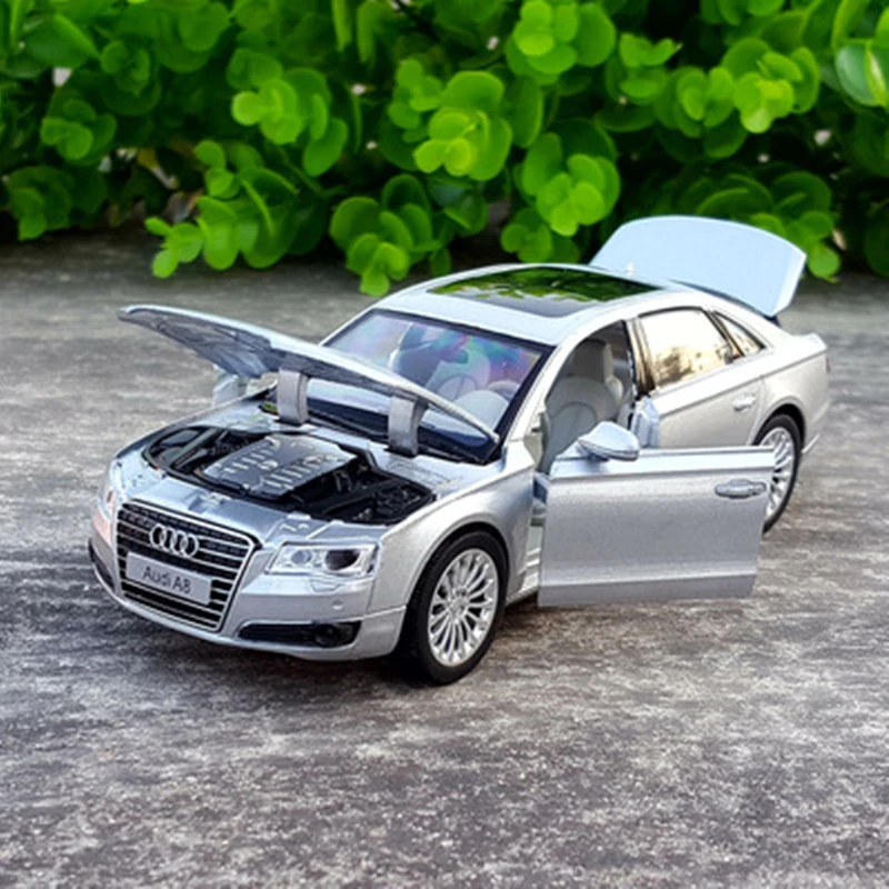 1/32 AUDI A8 Alloy Car Model Diecasts Metal Toy Vehicles Car Model High Simulation Sound and Light Collection Childrens Toy Gift