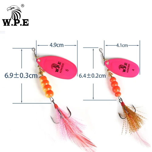 W.P.E marca 1 Uds Spinner señuelo de pesca 14g/22g cuchara señuelo pluma aparejos de pesca Metal 15 colores anzuelo triple cebo duro pesca de carpa