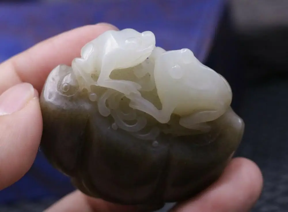 Big Treasure Certificated Chinese Hetian White Old Jade 2 Frogs on Lotus Root Carving Amulet Timestown 20201126A