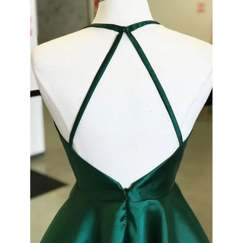 Gaun Homecoming Hijau Menakjubkan Gaun Prom Tanpa Lengan Halter Satin dengan Sash Backless Gaun Pesta Mini Gaun Wisuda