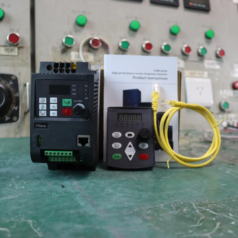 

0.75KW/1.5KW/2.2KW AC 220V 3HP VFD Variable Frequency Drive VFD Inverter 1 Phase Input to 380V 3 Phase Output Inverter for Spind