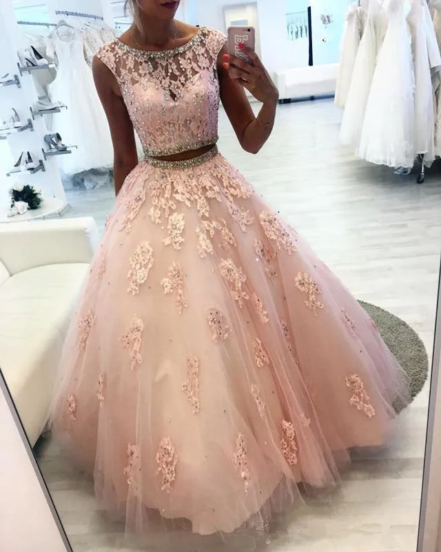 الساحرة الوردي قطعتين Vestidos دي Quinceanera فساتين شير الرقبة الدانتيل الكريستال زين كرة مطرزة ثوب حفلة موسيقية الحلو 16 فستان