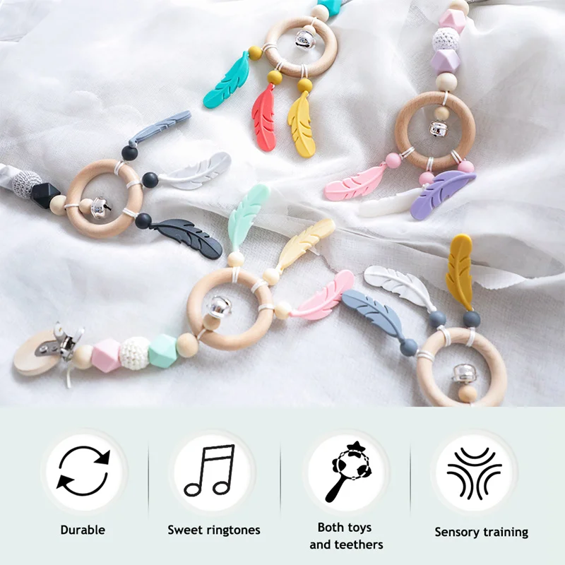 1PC รถเข็นเด็กทารก Chain แหวนไม้เด็ก Rattles Bpa ฟรีซิลิโคน Feather จี้ทารกห้องแขวนเบลล์ Make Noise ของเล่น