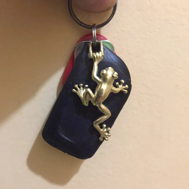 Vintage Pure Brass Climbing Frog Car Key Ring Hanging Jewelry Fashion Copper Keychain Jewelry Accessories Keyrings Pendants Gift