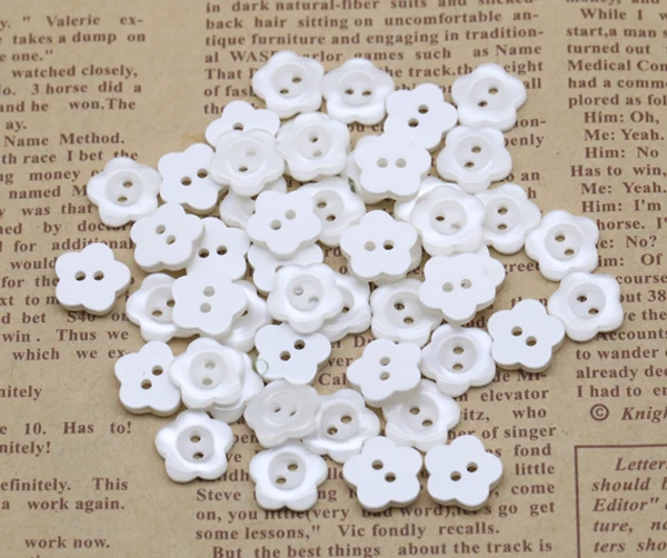 50pcs/lot Size:11-15mm High Quality Shirt Buttons Pearl White Flower Shape Button 2 Holes Decoration Sewing Accessories(ss-1440)